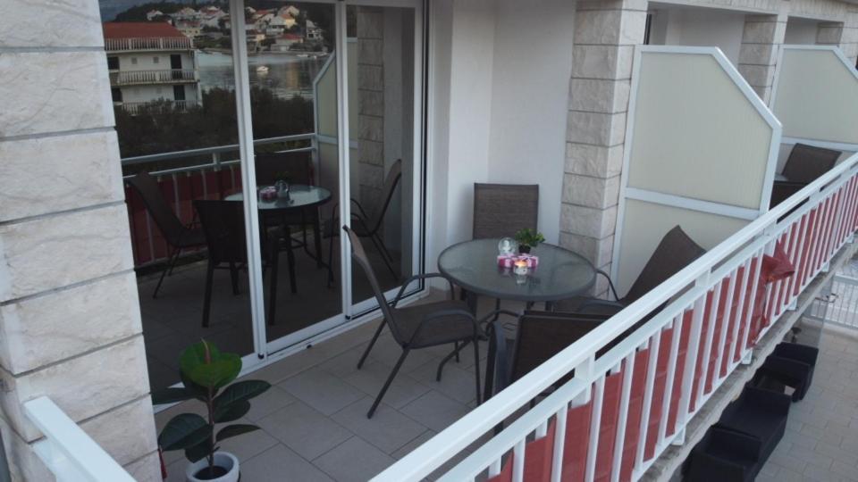 Luxury Apartments Oasis Лумбарда Екстер'єр фото